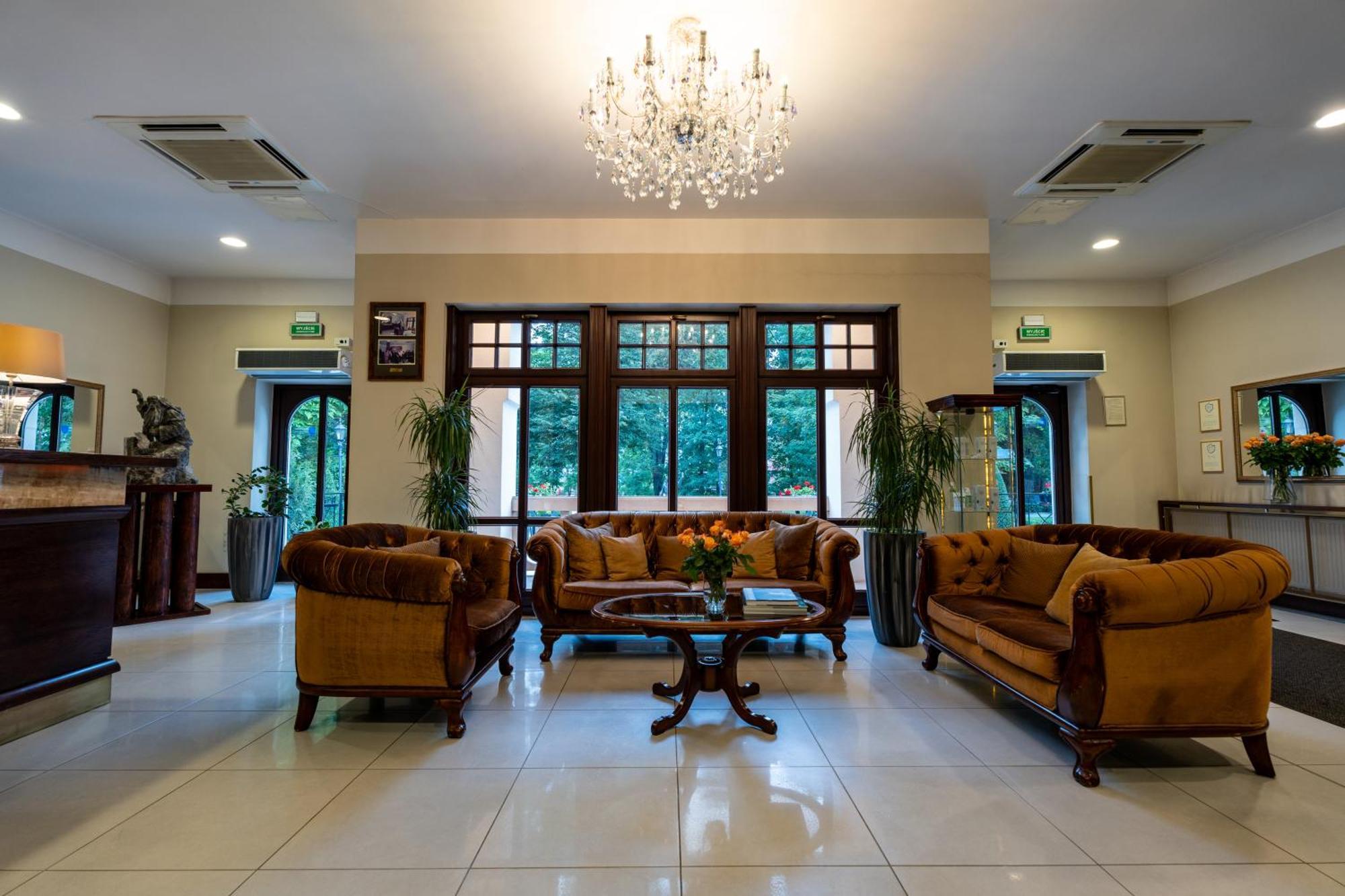 Hotel Grand Sal Wieliczka Esterno foto
