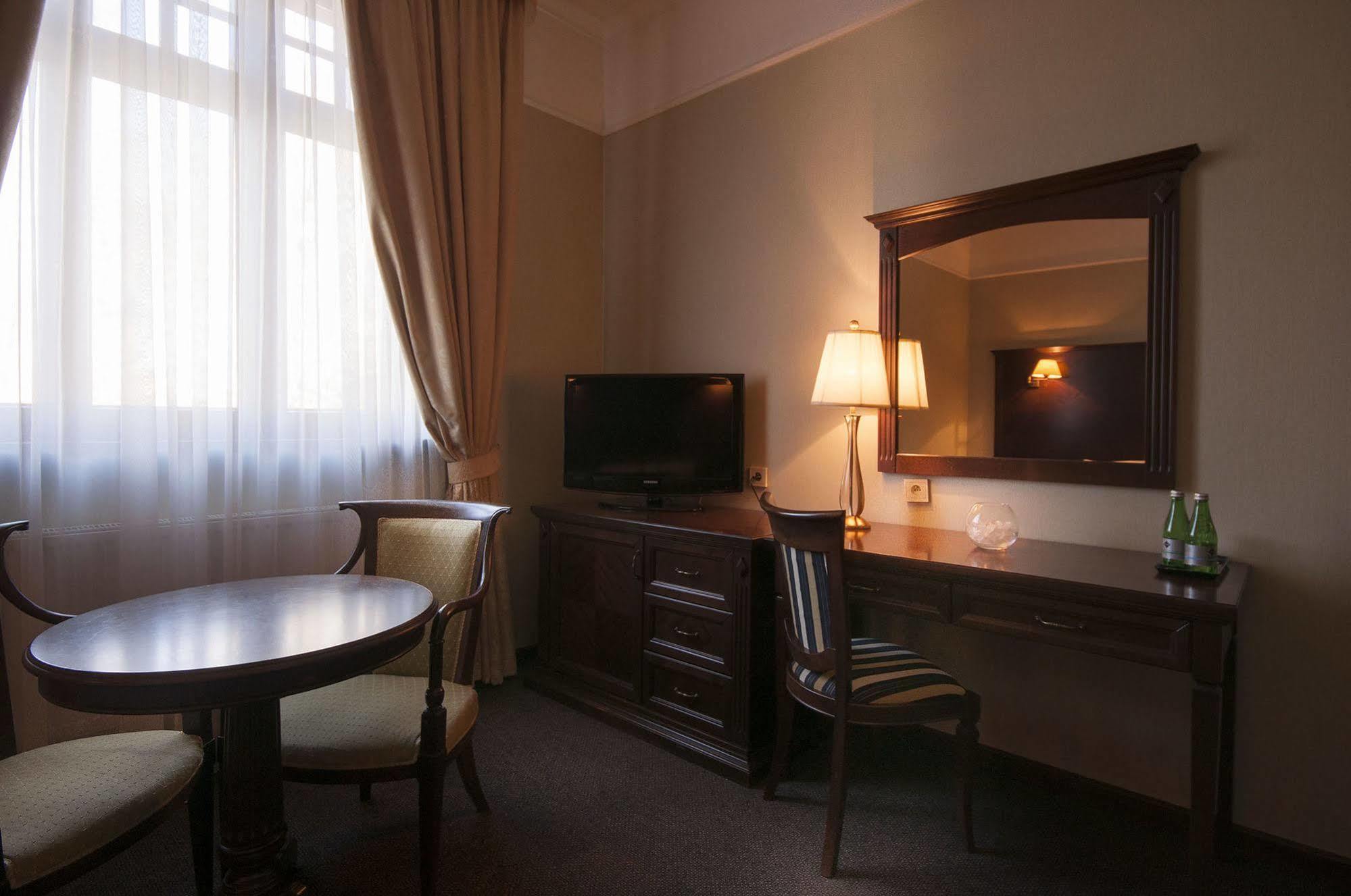 Hotel Grand Sal Wieliczka Esterno foto